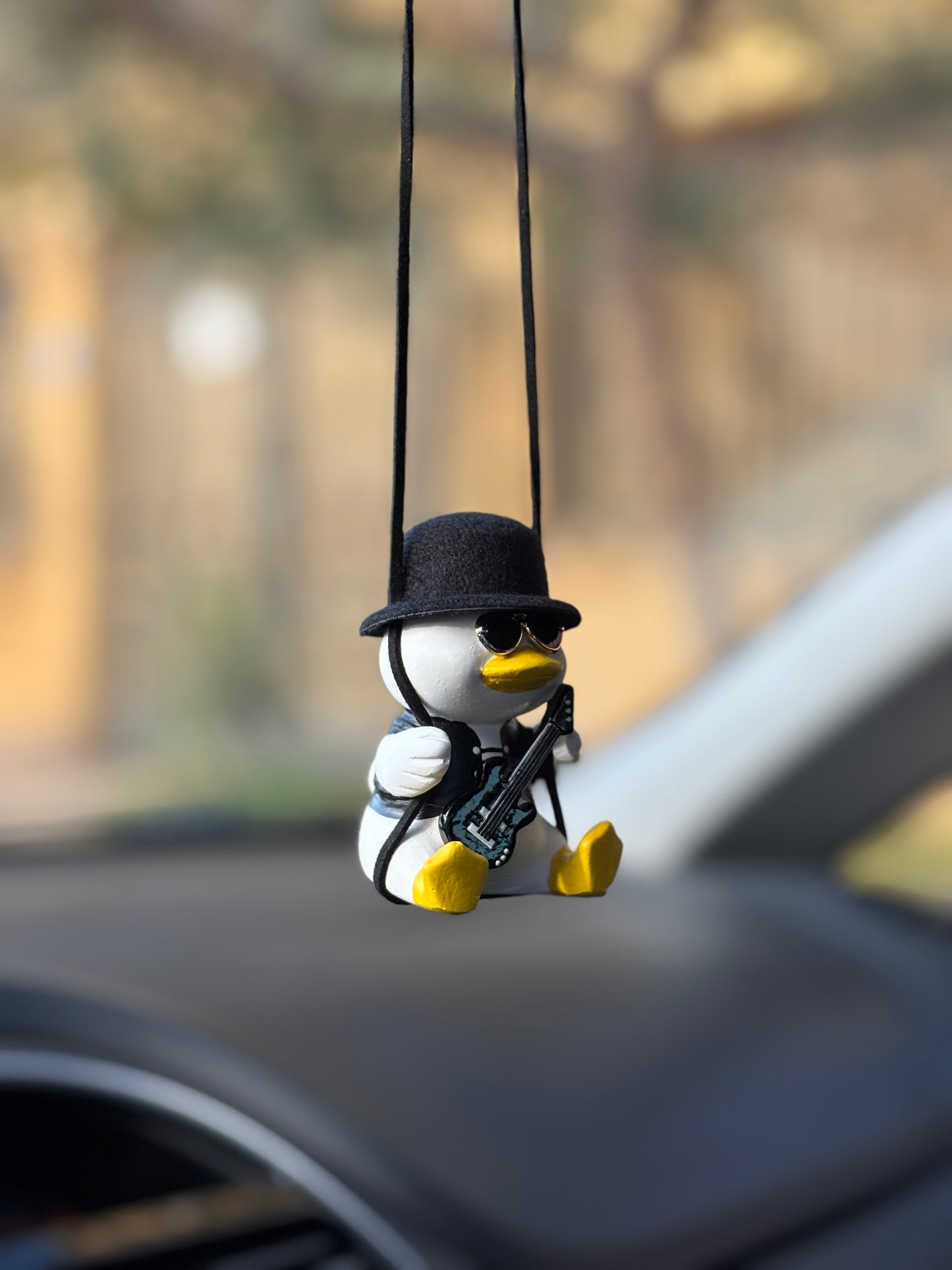Blk Guitar Duck Mirror Pendant